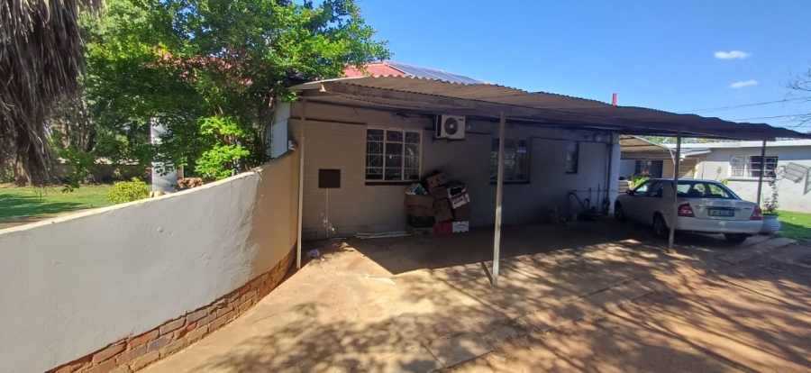 6 Bedroom Property for Sale in Freemanville North West